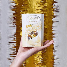 Load image into Gallery viewer, Lindt - Lindor - White Cornet - 200g
