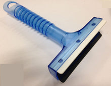 Load image into Gallery viewer, Thundersnow Ice Grip Scraper with Polycarbonate Blade By ISE …
